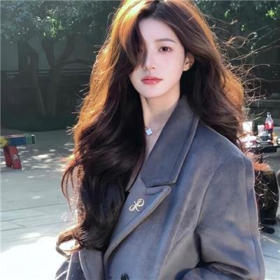 富婆、管家与男友：美妆帝国继承人丑闻